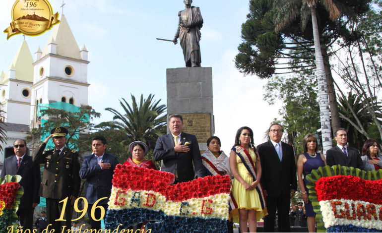 Colocación de ofrendas florales por los 196 Años de Independencia de Guaranda