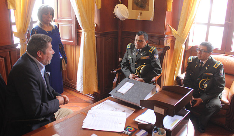 ALCALDE RECIBE LA VISITA PROTOCOLAR DEL NUEVO COMANDANTE DE LA POLICÍA SUBZONA BOLÍVAR No.2