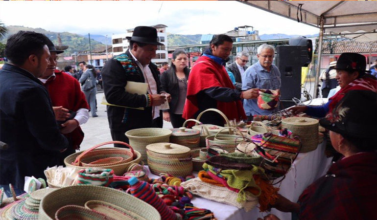 EN EL DÍA MUNDIAL DEL MEDIO AMBIENTE  EL  GADCG  CELEBRO  CON UNA FERIA  AL AIRE LIBRE