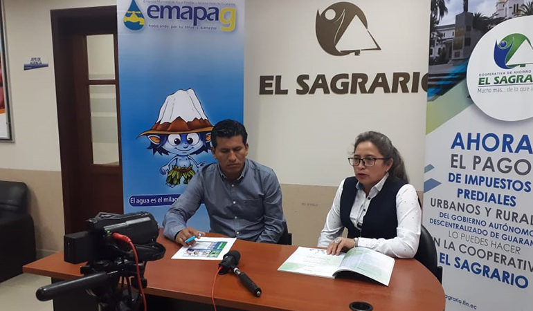 FIRMA DE CONVENIO  ENTRE EP-EMAPA-G, Y LA COOPERATIVA  DE AHORRO Y CRÉDITO EL SAGRARIO