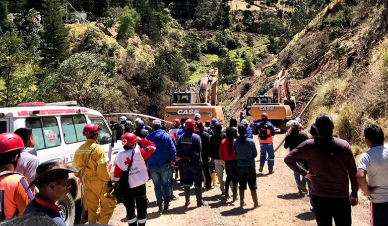 DESLIZAMIENTO DE TIERRA EN LA PARROQUIA SIMIATUG