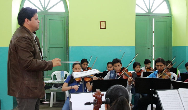 ORQUESTA SINFÓNICA DE GUARANDA CON PROPIAS AULAS PARA SU FUNCIONAMIENTO