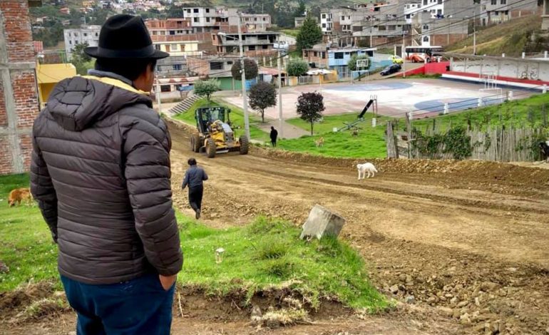 MUNICIPIO EJECUTA TRABAJOS PREVIO A LA COLOCACIÓN DE LA CARPETA ASFALTICA EN LA CDLA. COLOMA ROMÁN SUR