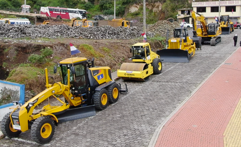 NUEVO EQUIPO CAMINERO PARA ATENDER LA VIALIDAD  DEL CANTÓN GUARANDA