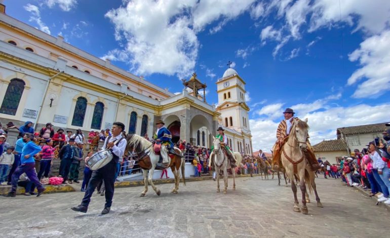 SE RETOMA EL PASE DEL CHAGRA EN HONOR A SAN PEDRO DE GUANUJO