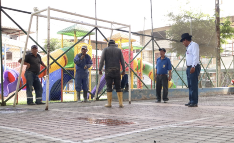 Mantenimiento de la cancha deportiva del Parque Central de la parroquia de San Luis de Pambil