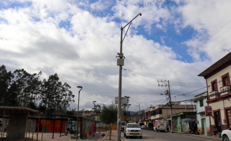 INICIAMOS LA INSTALACIÓN DE CÁMARAS DE SEGURIDAD EN DIFERENTES BARRIOS DE LA CIUDAD