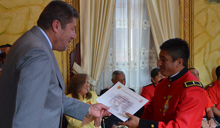 ALCALDE RAMSSES TORRES  RECONOCE EL ESFUERZO DE LOS MIEMBROS DEL CUERPO DE BOMBEROS