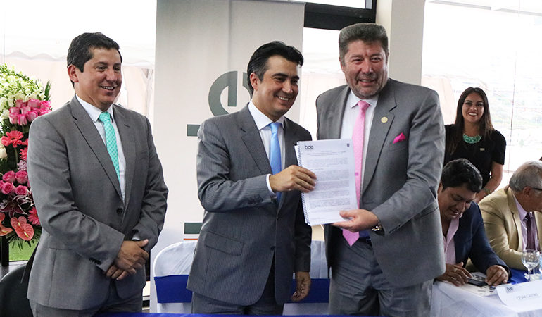 BDE ENTREGA LÍNEA DE FINANCIAMIENTO AL MUNICIPIO DE GUARANDA