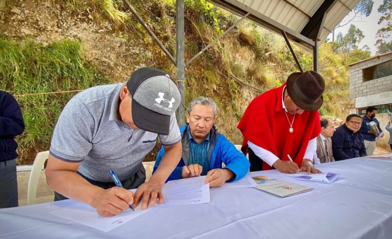 FIRMA DE CONVENIO PARA EL MEJORAMIENTO DEL SISTEMA DE AGUA DE LA COMUNIDAD LAS QUESERAS