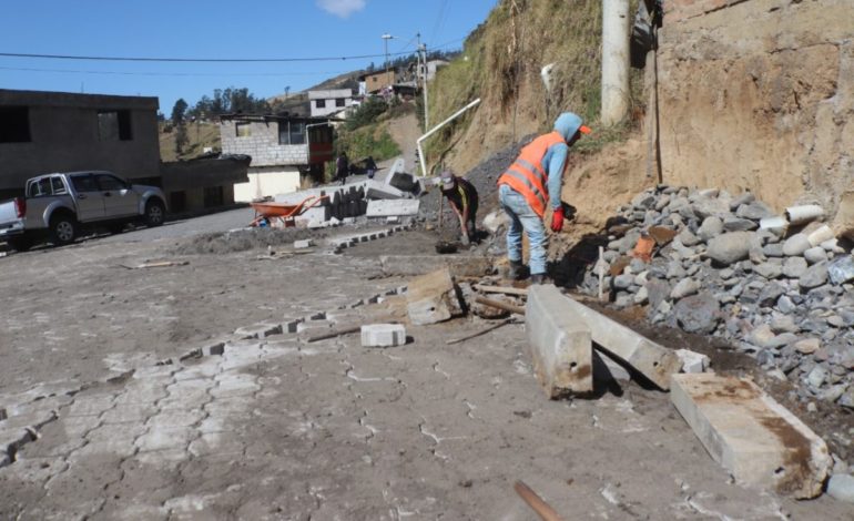 AVANZA EL ADOQUINADO EN EL BARRIO FAUSTO BAZANTE