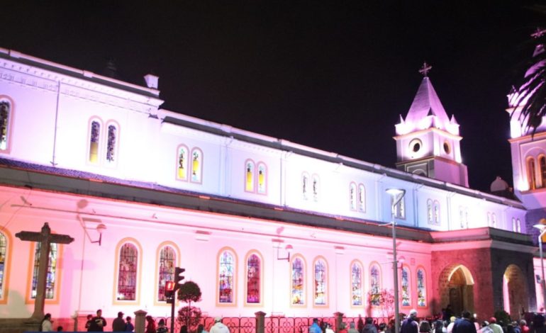 LA CATEDRAL SE ILUMINA: GUARANDEÑOS DISFRUTARON DEL ARTE, MÚSICA, CULTURA Y EMPRENDIMIENTOS