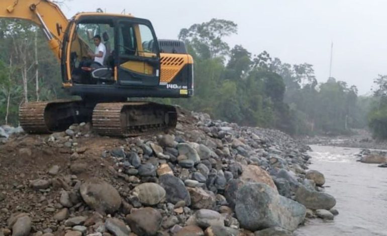 LA MUNICIPALIDAD DE GUARANDA REALIZA DRAGADO EN EL RÍO SUQUIBÍ