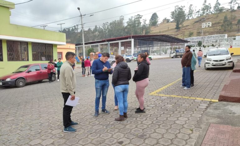 LA MUNICIPALIDAD VERIFICA EL USO DE VÍA PÚBLICA EN LA CIUDAD DE GUARANDA