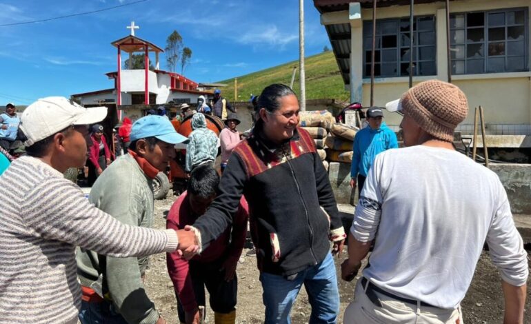 INTI YUMBAY ALCALDE Y MORADORES REALIZAN MINGA COMUNITARIA