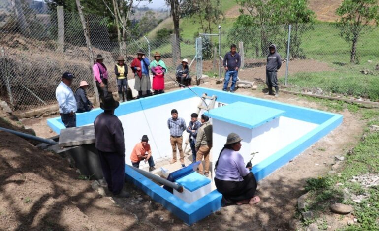 LA COMUNIDAD DE RODEO PAMBA SE BENEFICIA CON AGUA POTABLE A BOMBEO