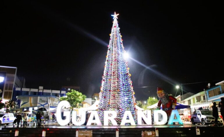 LA MAGIA DE LA NAVIDAD SE ENCENDIÓ EN LA CIUDAD DE GUARANDA