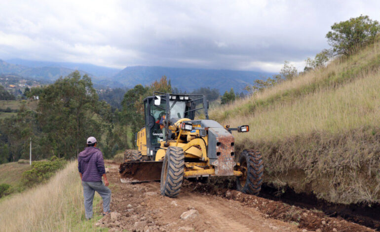 MUNICIPIO TRABAJA EN MEJORAMIENTO VIAL